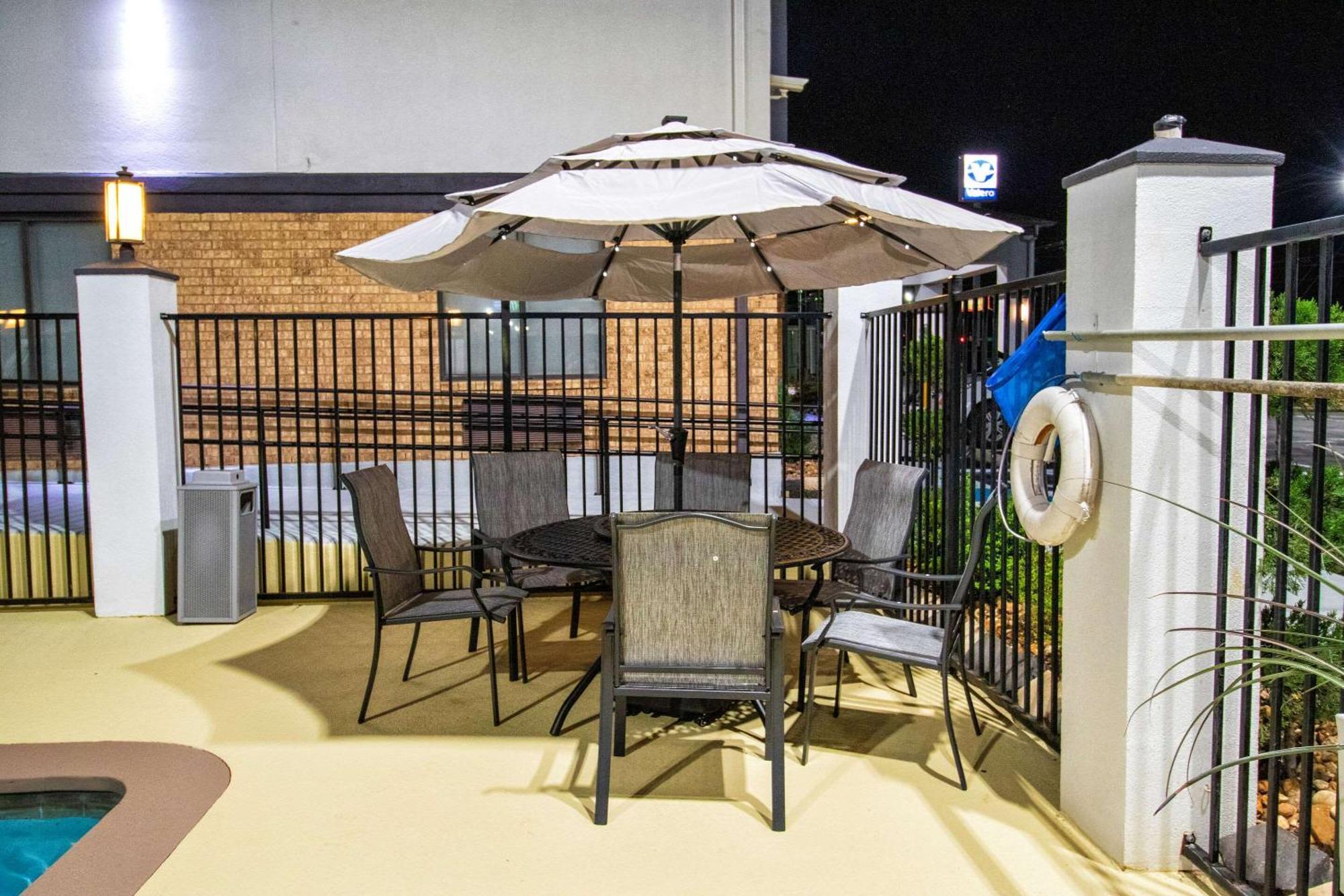 Best Western Plus Schulenburg Inn & Suites Exteriör bild